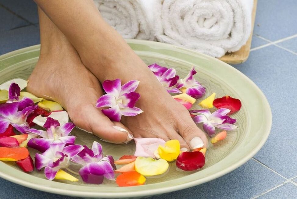 baths with soda against fungi